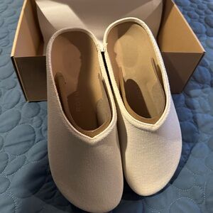 New with Box Rothy’s Women's Cream Slip-On Shoes